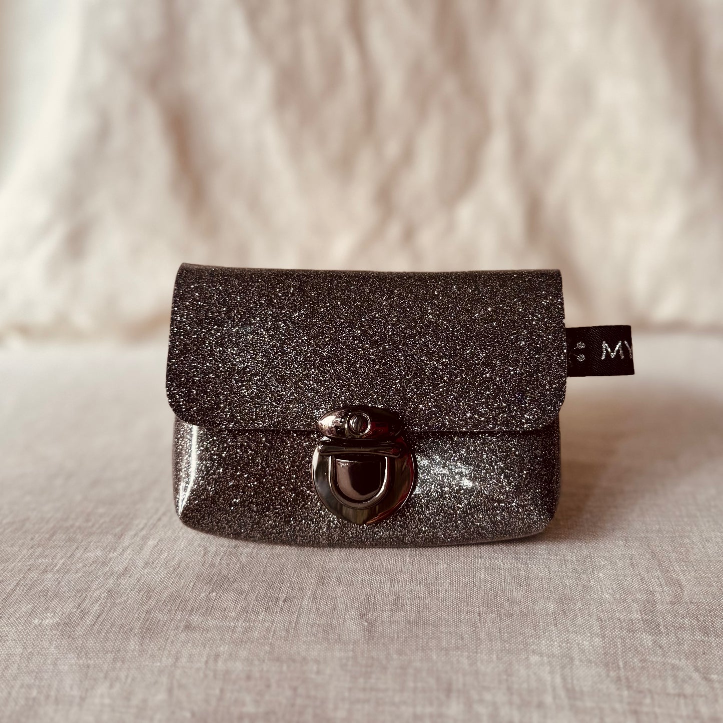 Mini-Täschchen aus Kunstleder – Praktisch, elegant & funkelnd!