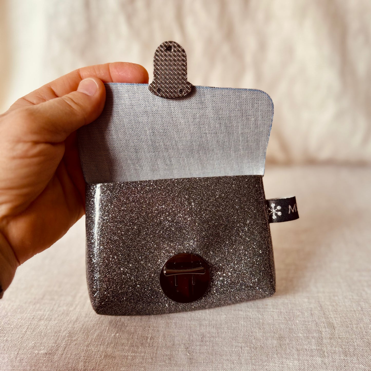 Mini-Täschchen aus Kunstleder – Praktisch, elegant & funkelnd!