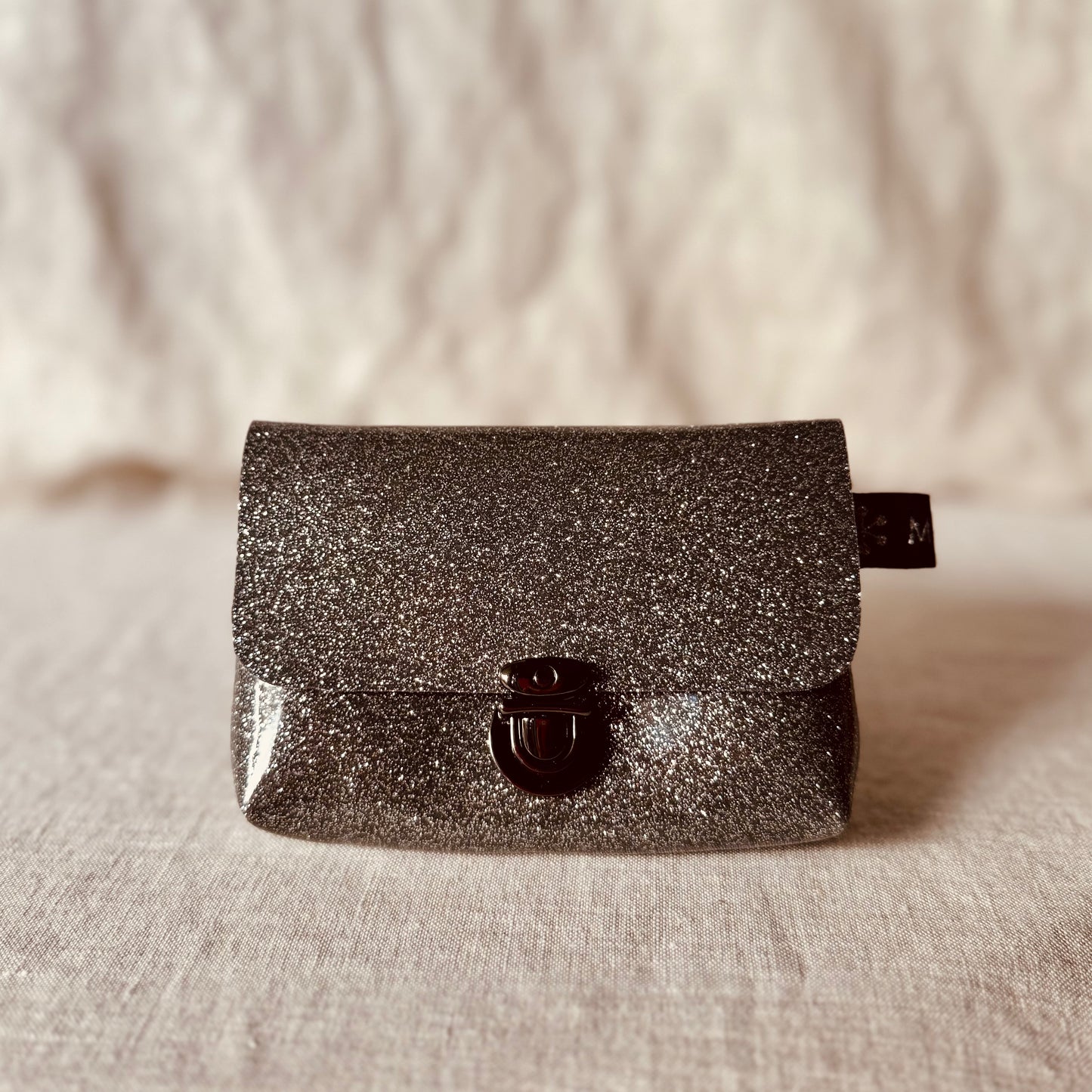 Mini-Täschchen aus Kunstleder – Praktisch, elegant & funkelnd!
