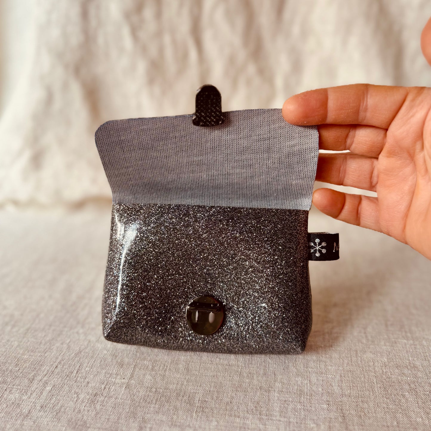 Mini-Täschchen aus Kunstleder – Praktisch, elegant & funkelnd!