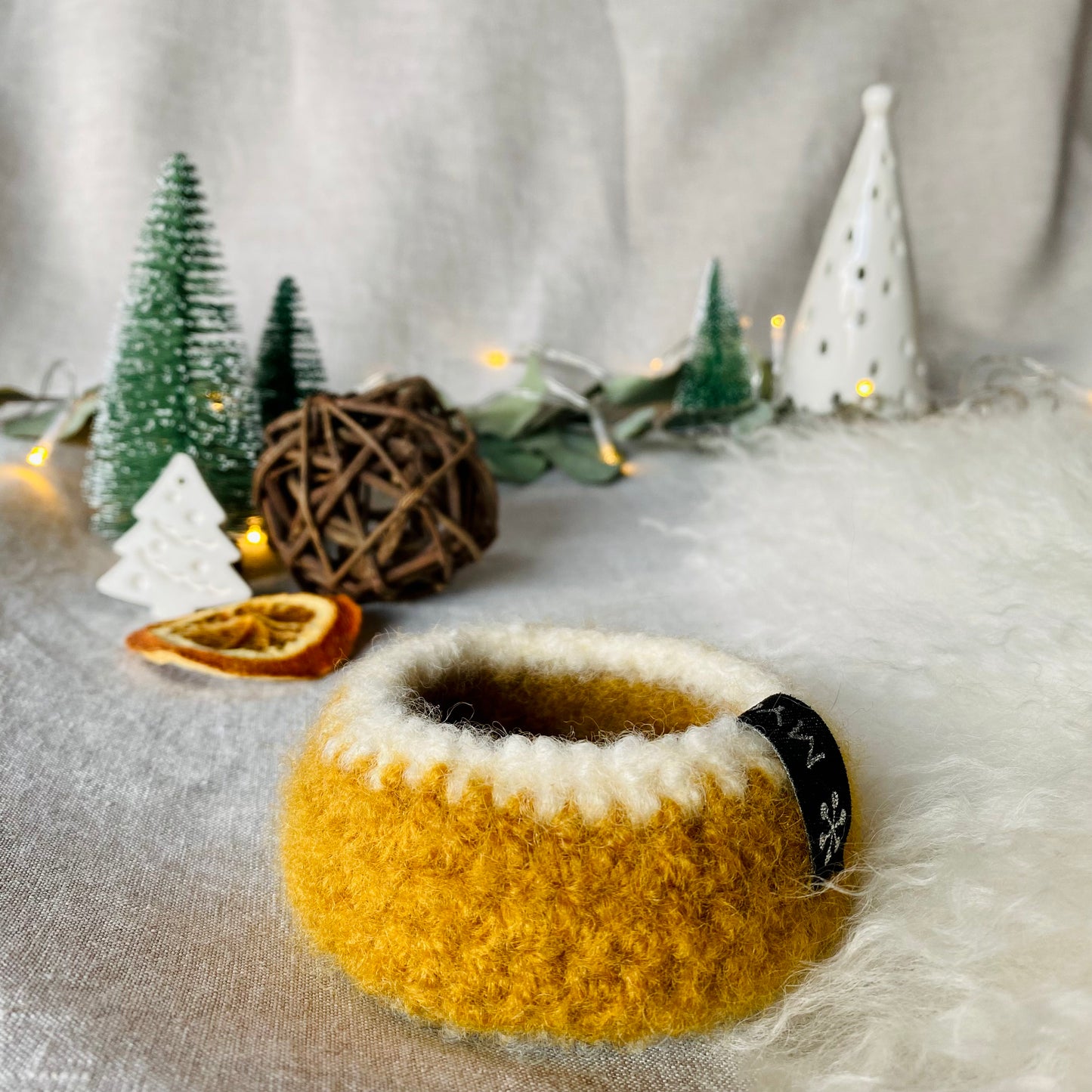 Panier "super mini boule" en laine feutrée