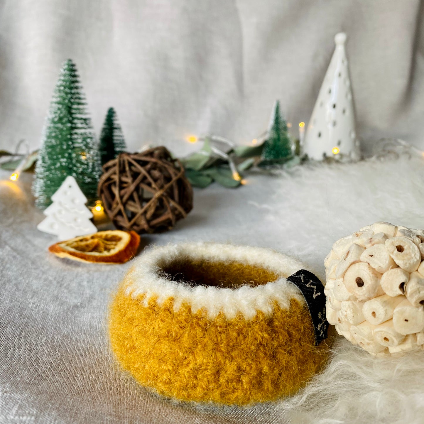 Panier "super mini boule" en laine feutrée