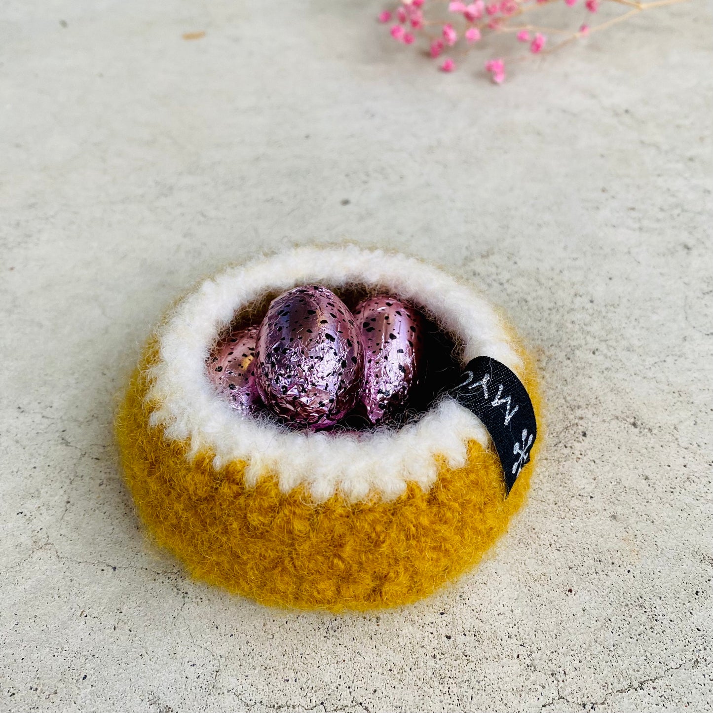 Panier "super mini boule" en laine feutrée