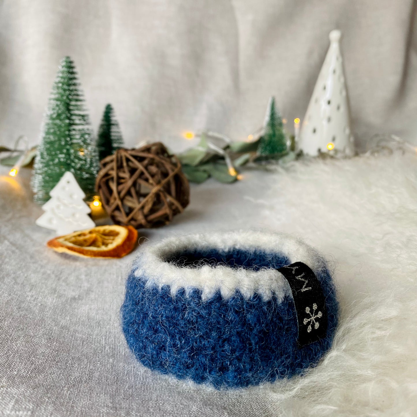 Panier "super mini boule" en laine feutrée
