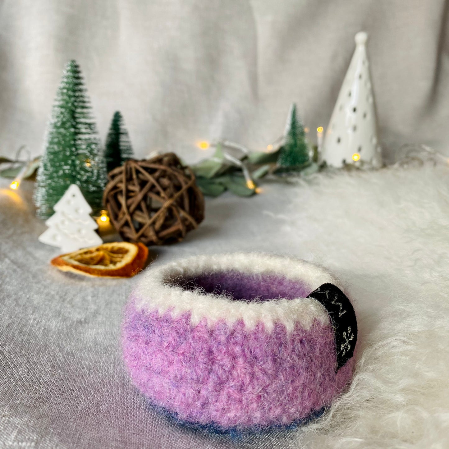 Panier "super mini boule" en laine feutrée