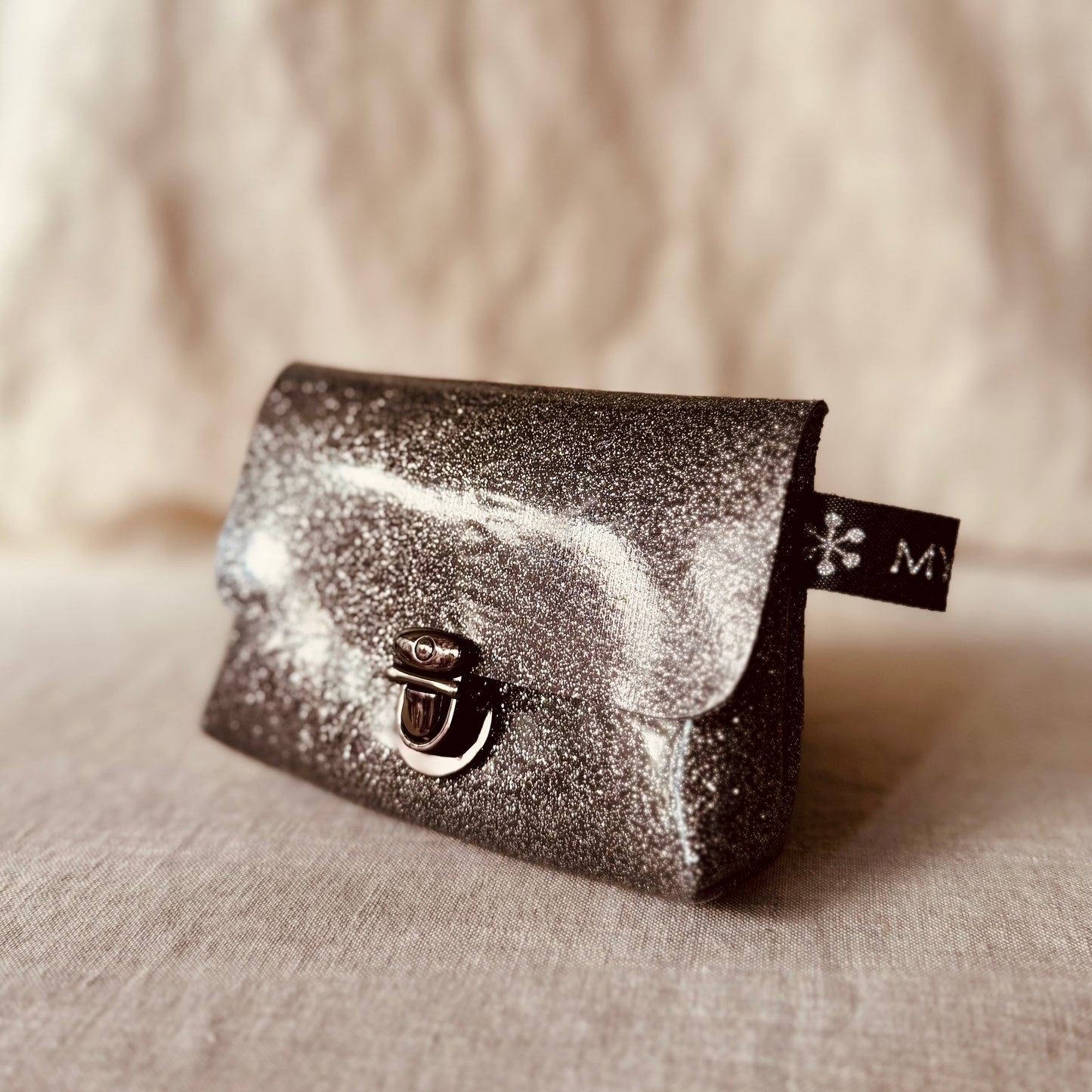 Mini Pochette en Simili Cuir – Pratique, élégante & scintillante !