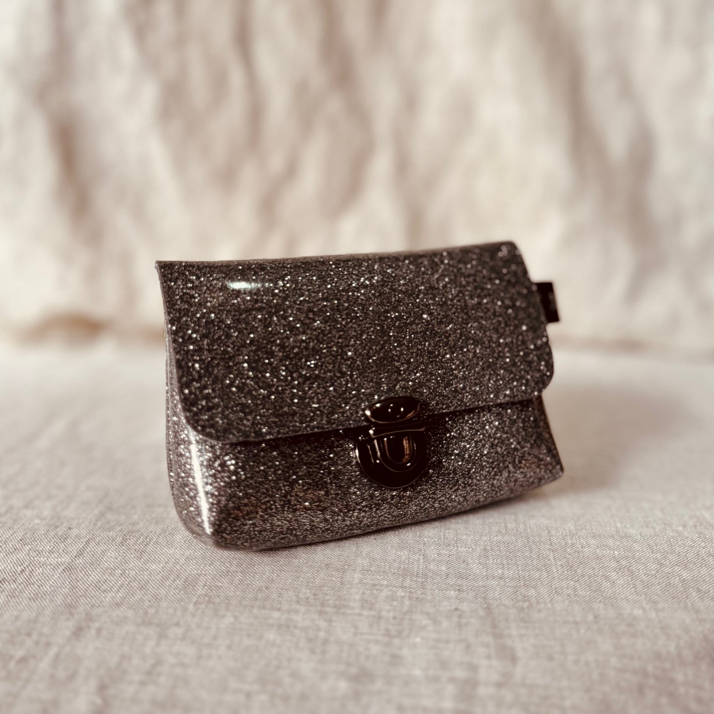 Mini Pochette en Simili Cuir – Pratique, élégante & scintillante !