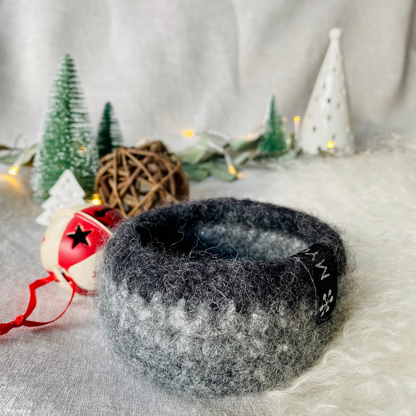 Panier "mini boule" en laine feutrée